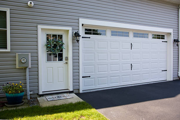 24/7 Emergency Garage Door Panel Replacement experts in Seymour, TX